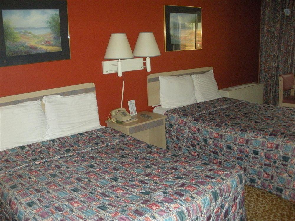 Regency Inn And Conference Center Clinton Esterno foto