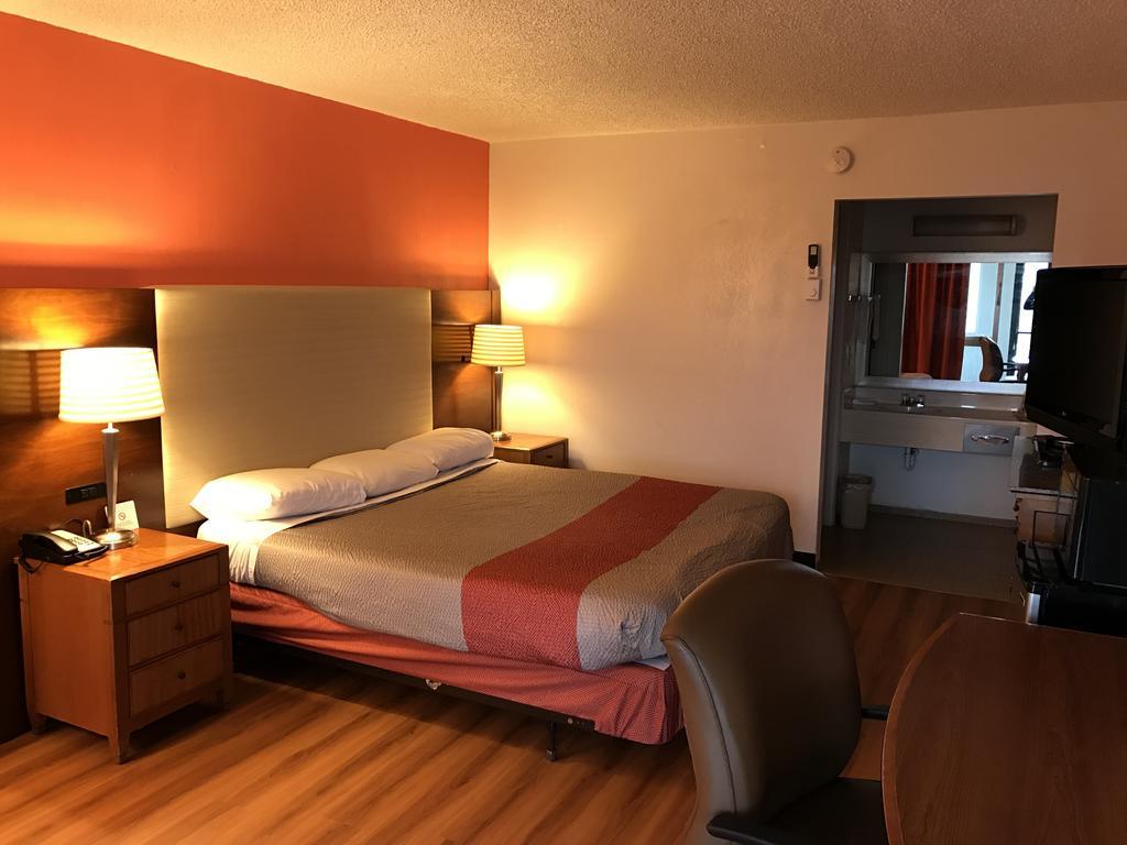 Regency Inn And Conference Center Clinton Esterno foto