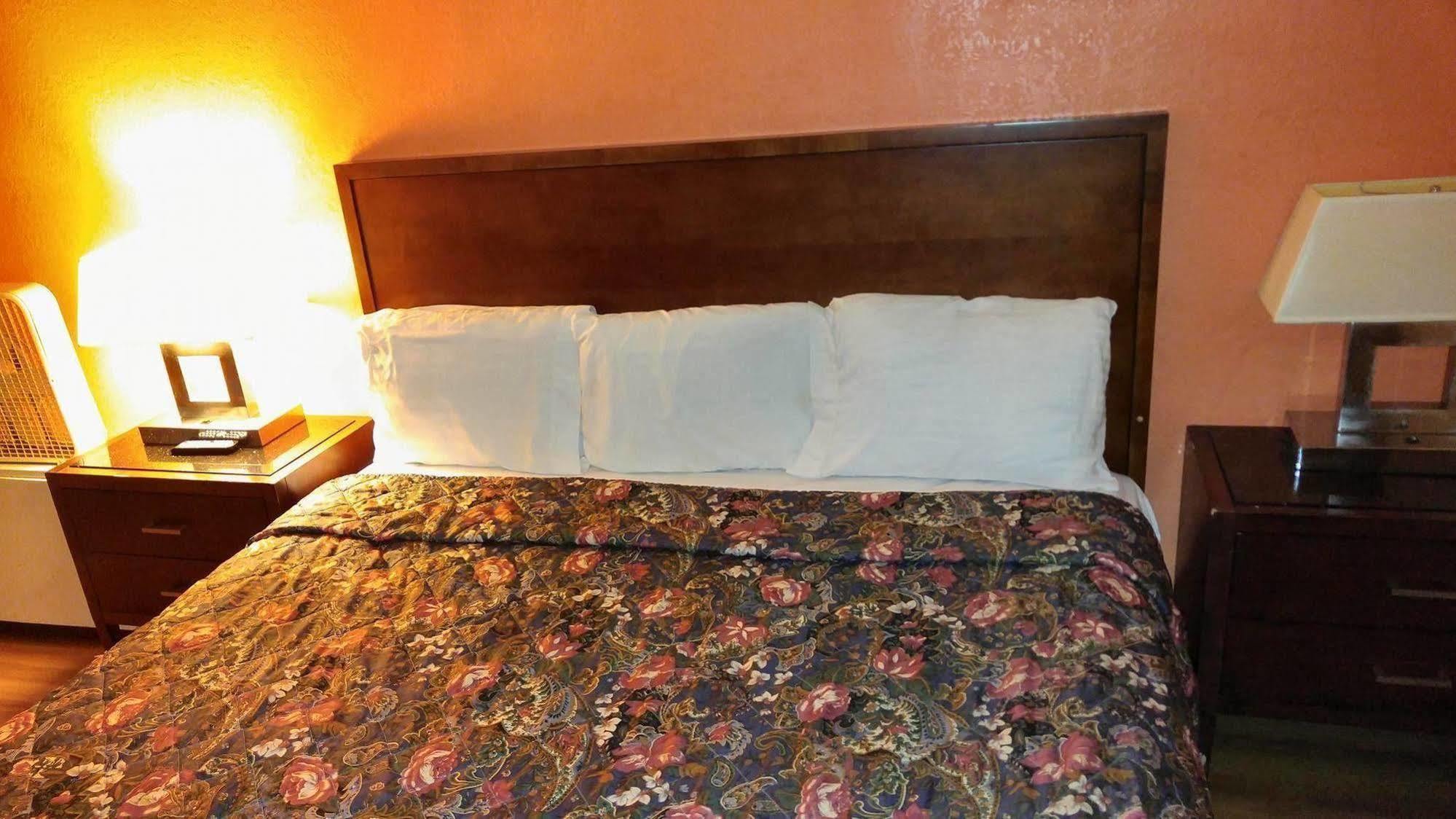 Regency Inn And Conference Center Clinton Esterno foto