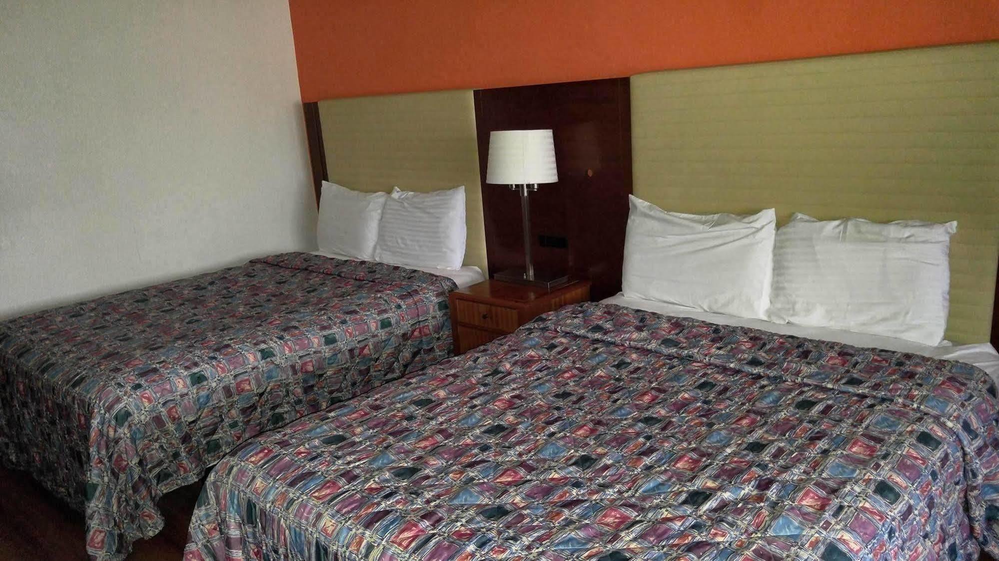 Regency Inn And Conference Center Clinton Esterno foto